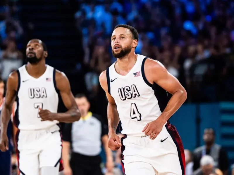 本届奥运会至今，库里得分上双的2场比赛均是对阵塞尔维亚